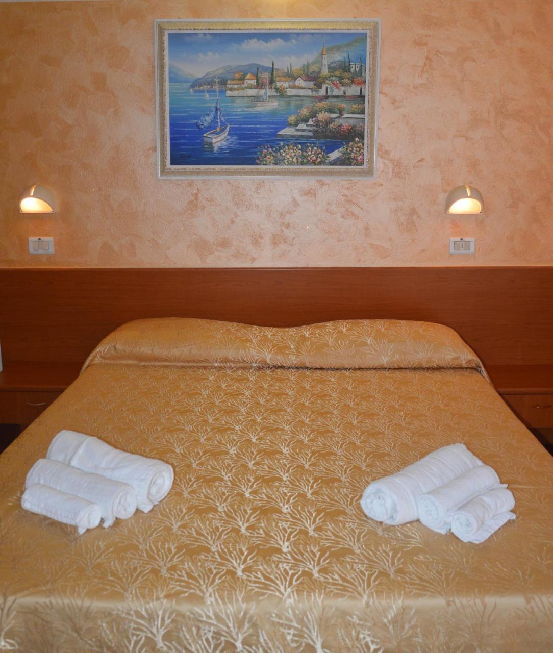Hotel Karin Marebello Экстерьер фото