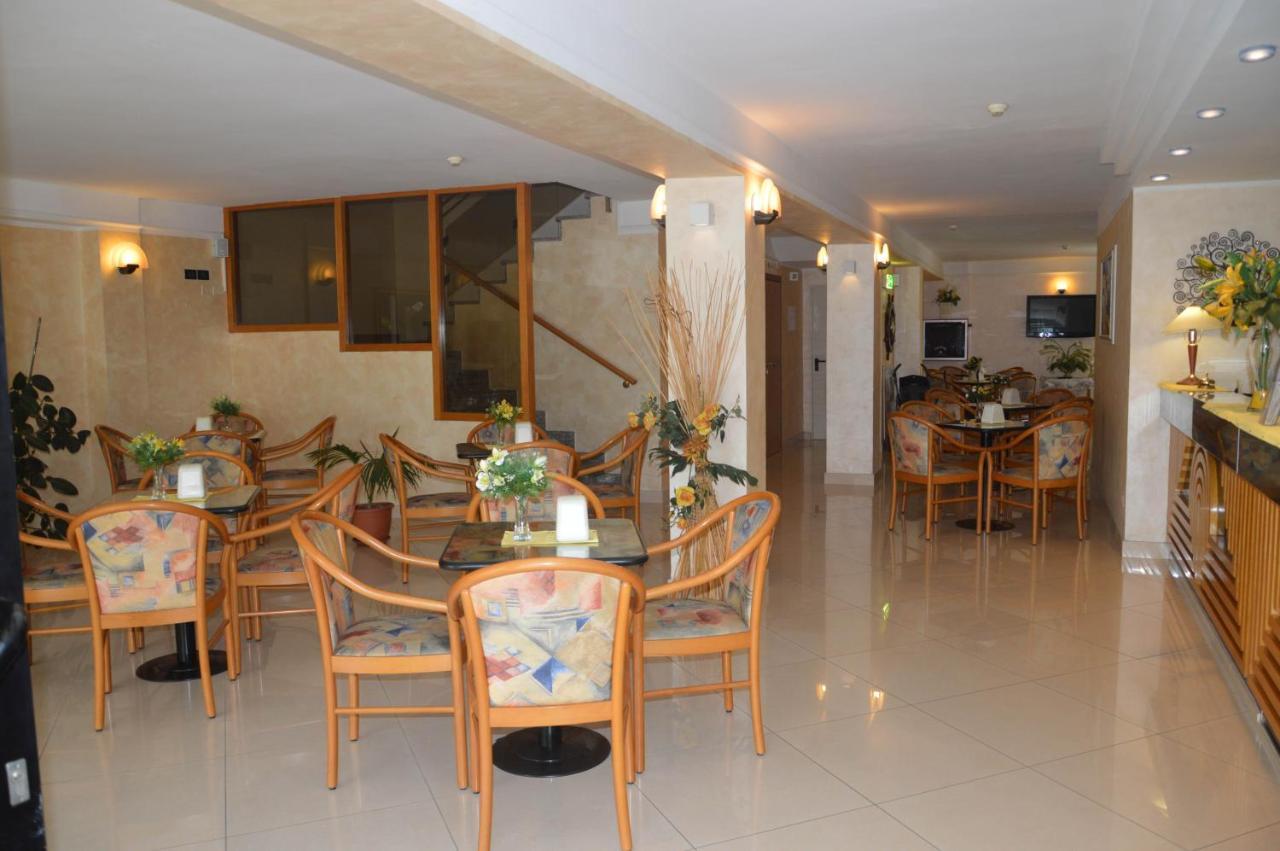 Hotel Karin Marebello Экстерьер фото