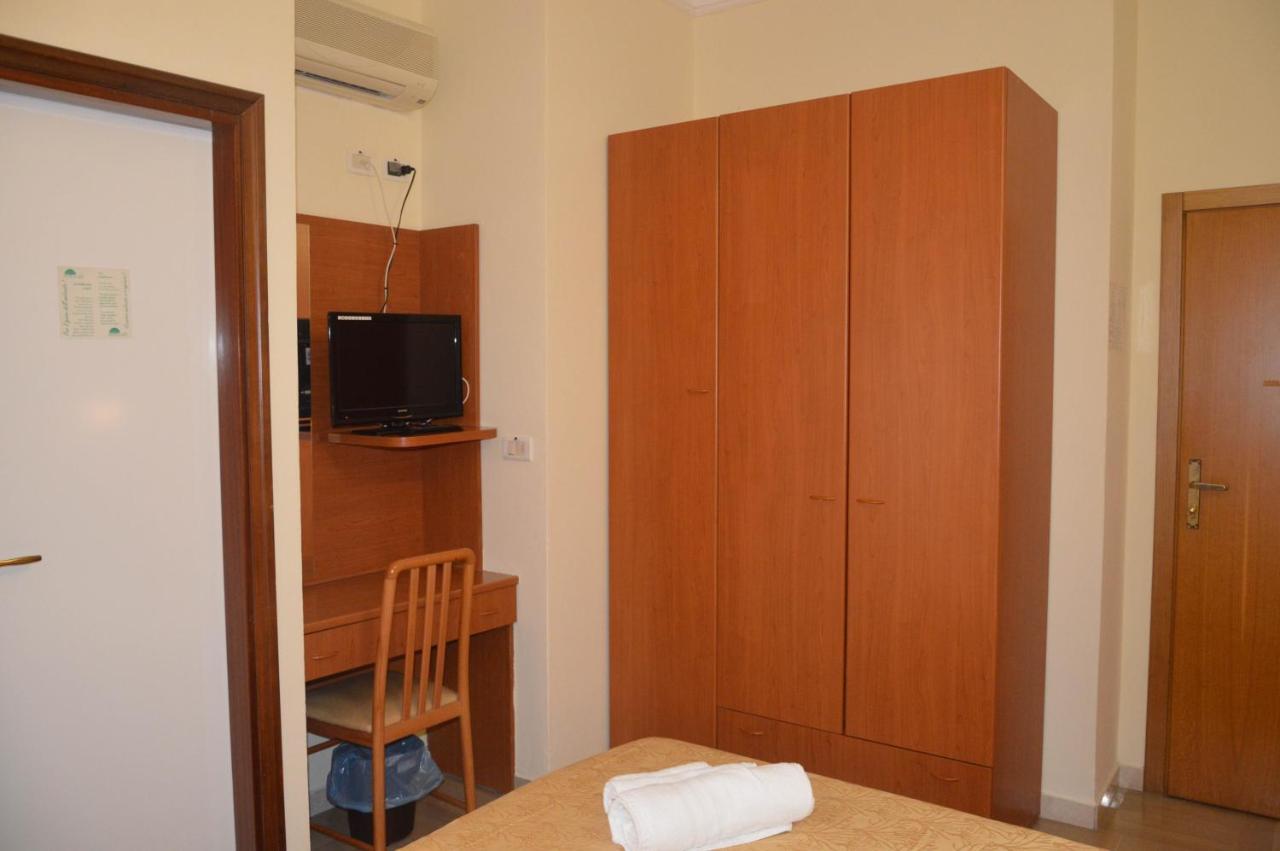 Hotel Karin Marebello Экстерьер фото