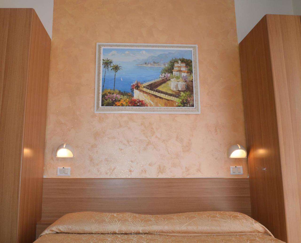 Hotel Karin Marebello Экстерьер фото