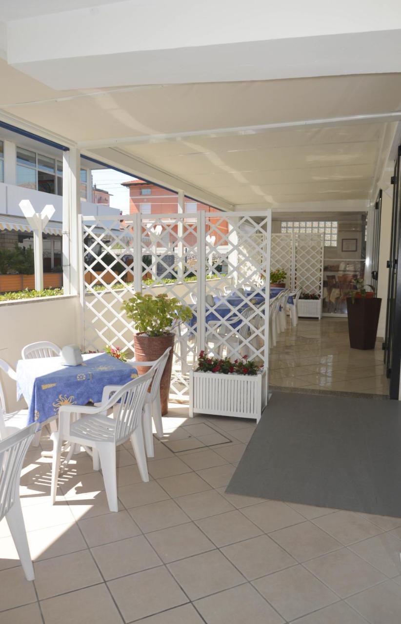 Hotel Karin Marebello Экстерьер фото