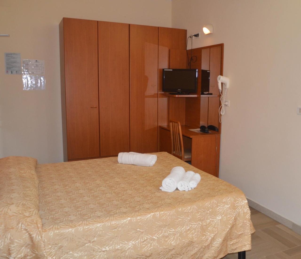 Hotel Karin Marebello Экстерьер фото