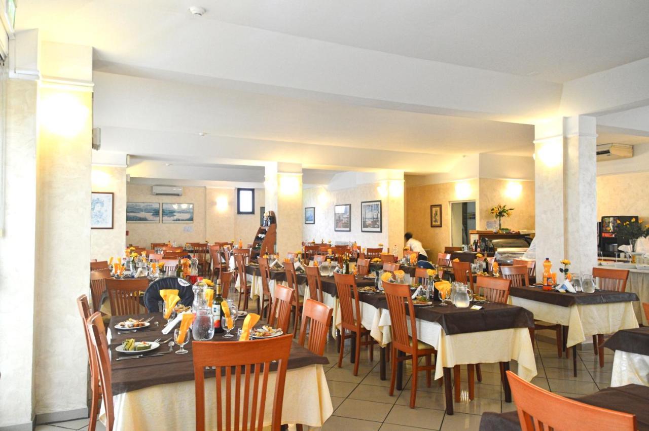 Hotel Karin Marebello Экстерьер фото