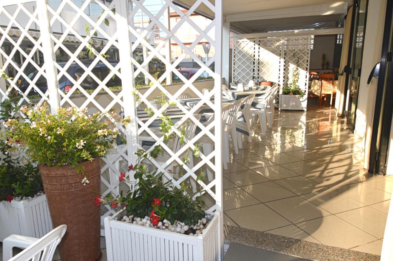 Hotel Karin Marebello Экстерьер фото