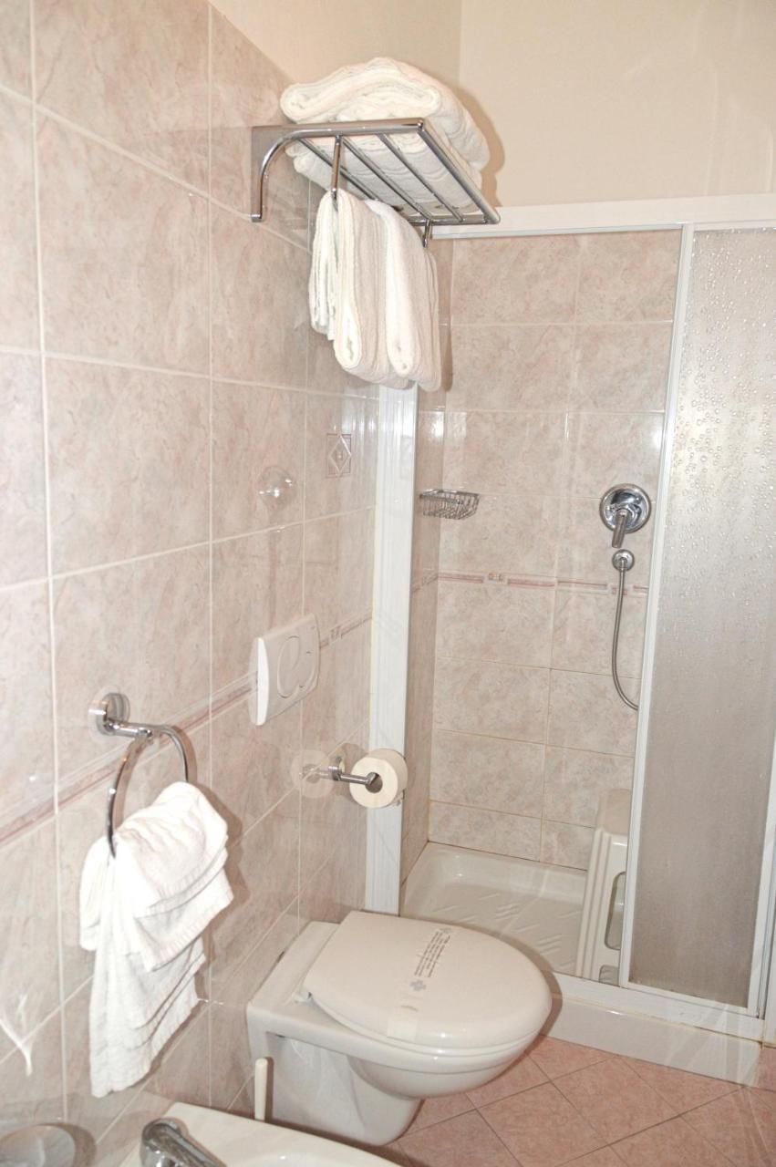 Hotel Karin Marebello Экстерьер фото