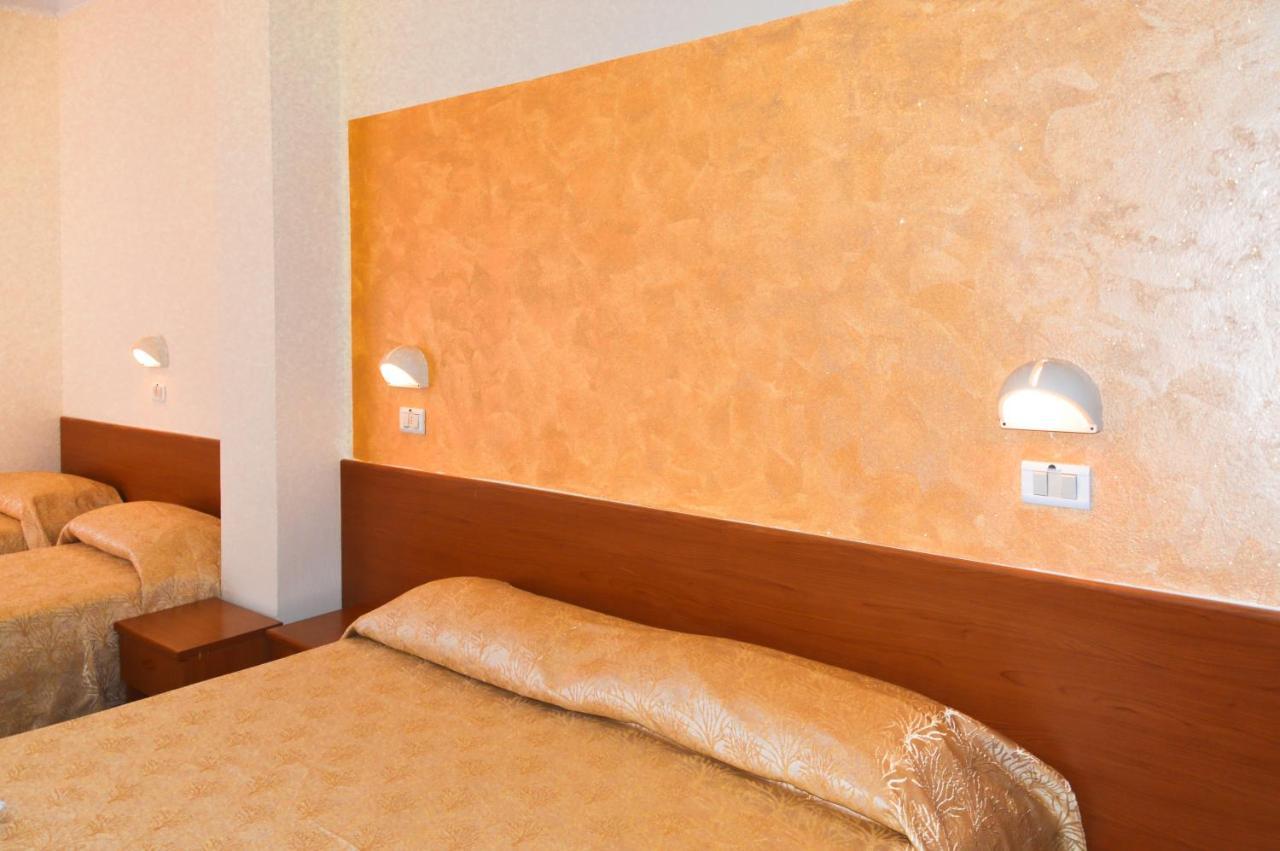 Hotel Karin Marebello Экстерьер фото