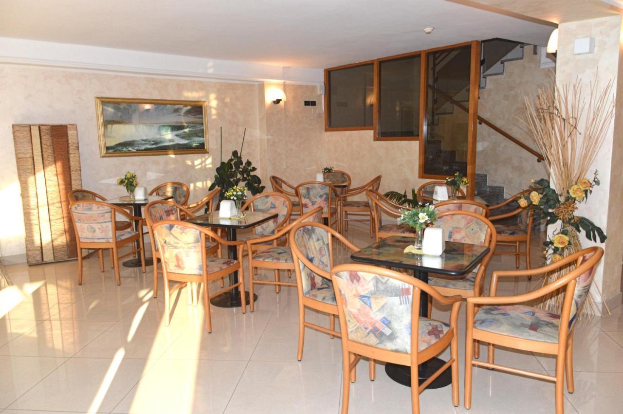 Hotel Karin Marebello Экстерьер фото