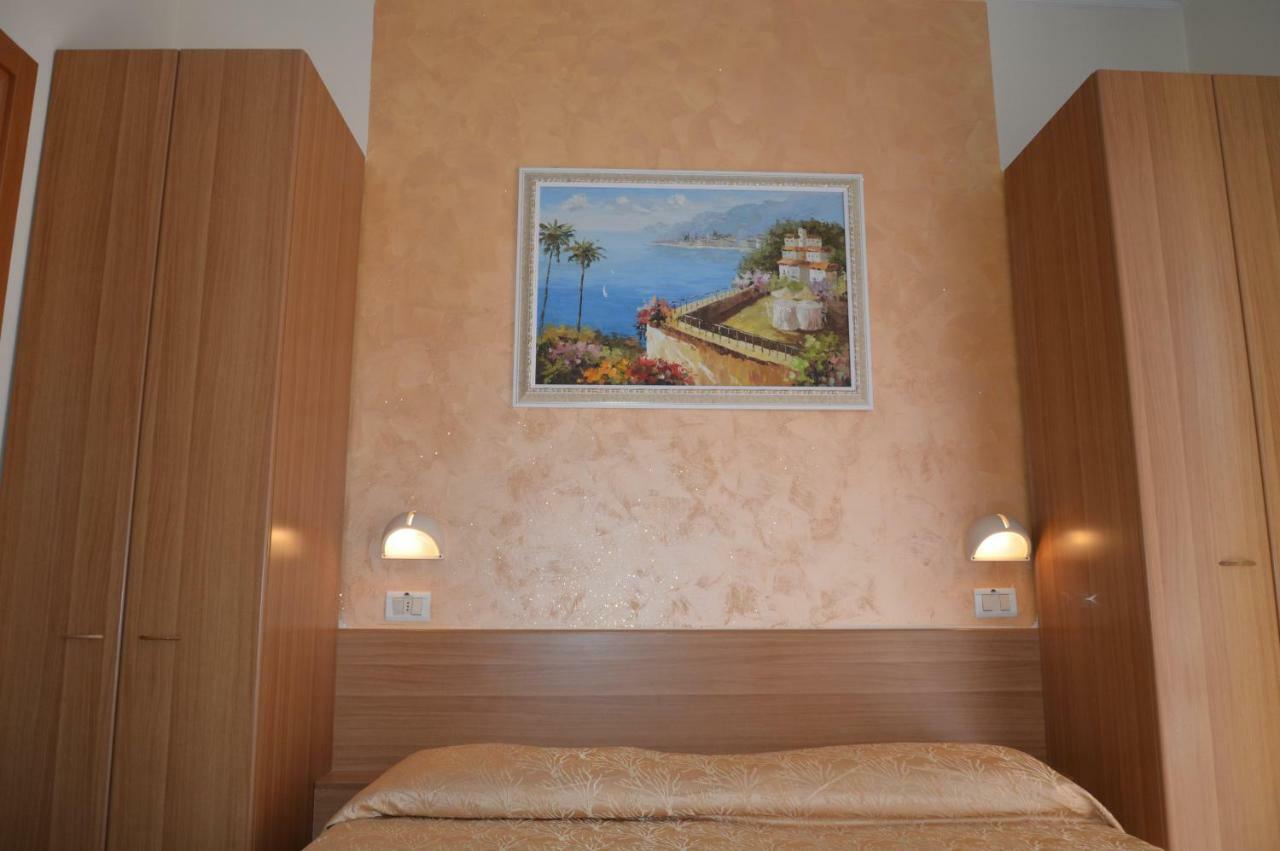 Hotel Karin Marebello Экстерьер фото