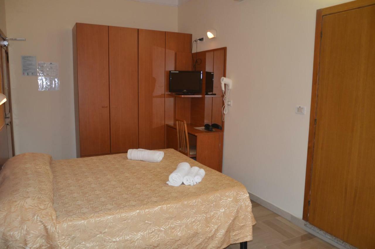 Hotel Karin Marebello Экстерьер фото