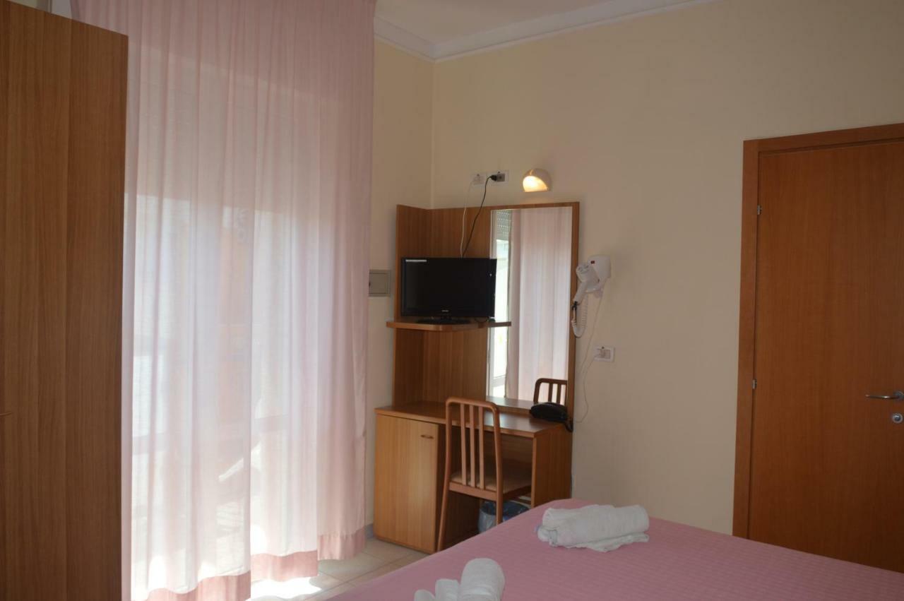 Hotel Karin Marebello Экстерьер фото