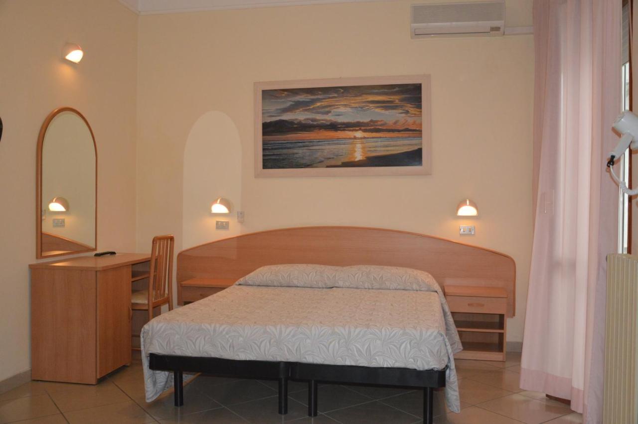 Hotel Karin Marebello Экстерьер фото